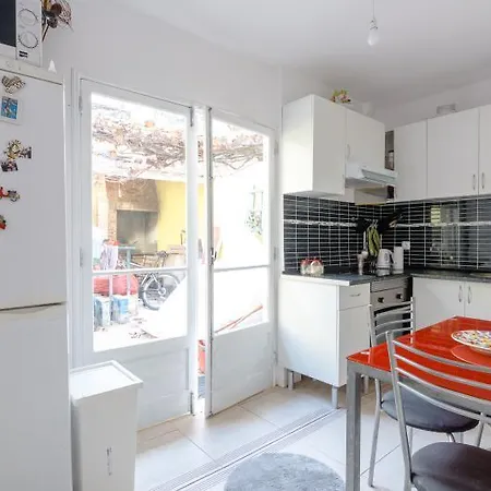 Santa Catarina House With Backyard